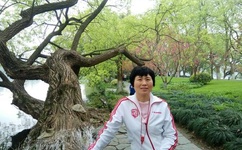 掀开奶罩边吃边摸娇喘H片